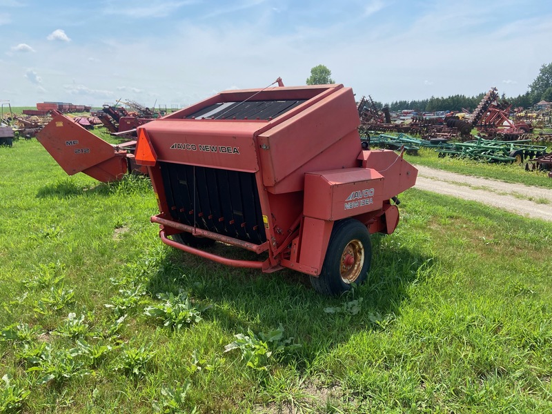 Hay/Forage/Livestock  New Idea 484 Round Baler with Monitor Photo