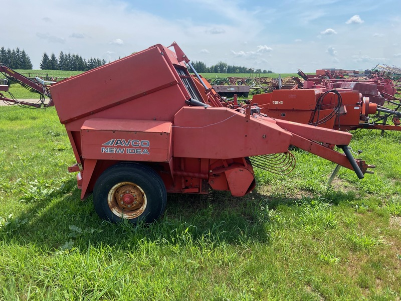 Hay/Forage/Livestock  New Idea 484 Round Baler with Monitor Photo