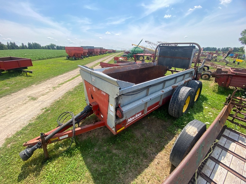 New Idea 3743 Manure Spreader - Double Beater and End Gate