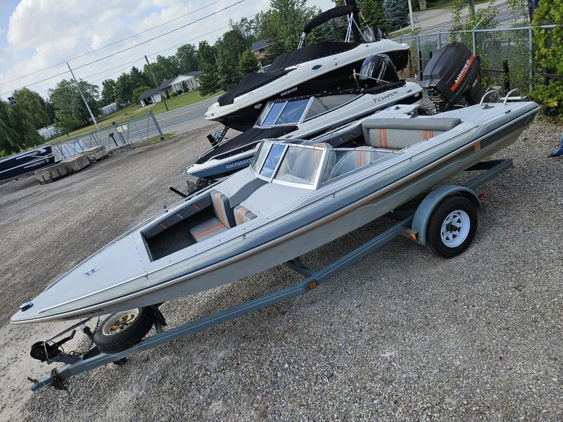 Princecraft Boats  1984 Checkmate Ski-Boat with 150HP Mariner Photo