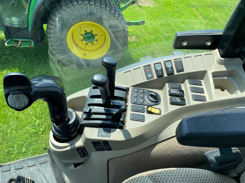 Tractors  2022 John Deere 4066R Tractor Photo