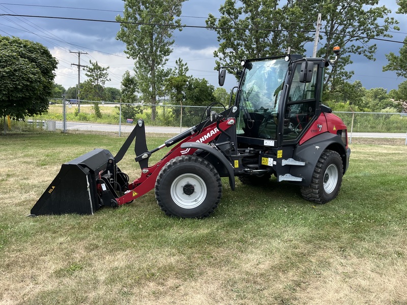 Yanmar V7 Compact Wheel Loader 