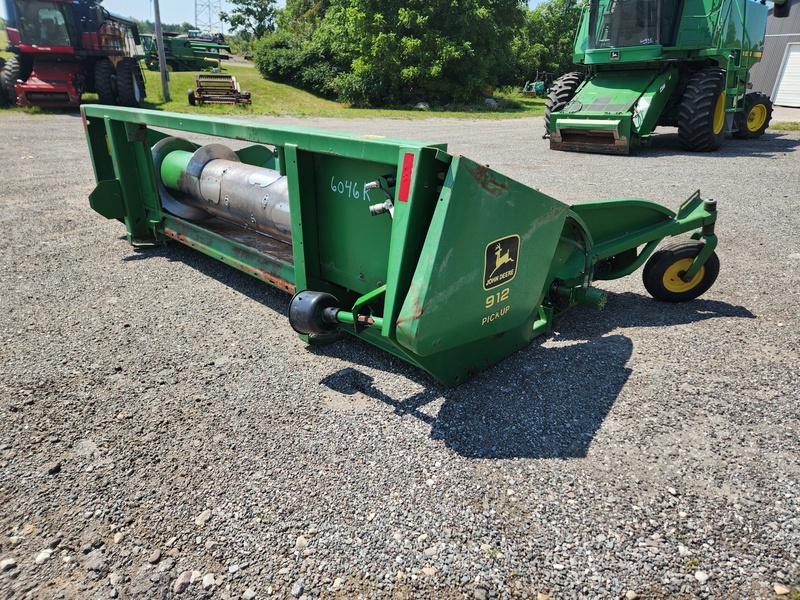 Combines & Harvesting Equipment  John Deere 912 Pickup Head  Photo