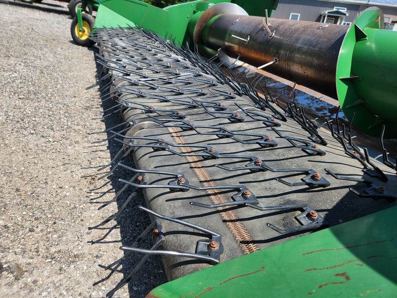 Combines & Harvesting Equipment  John Deere 912 Pickup Head  Photo