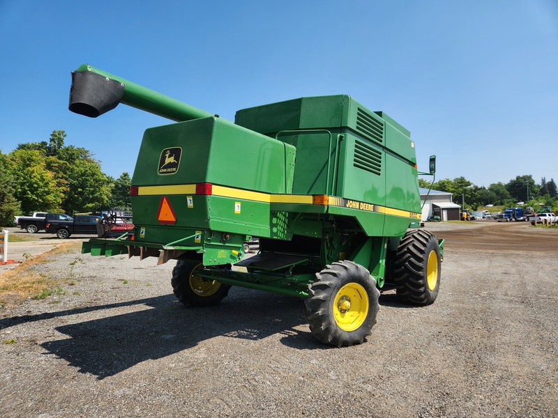 Combines & Harvesting Equipment  John Deere 9500 Combine  Photo