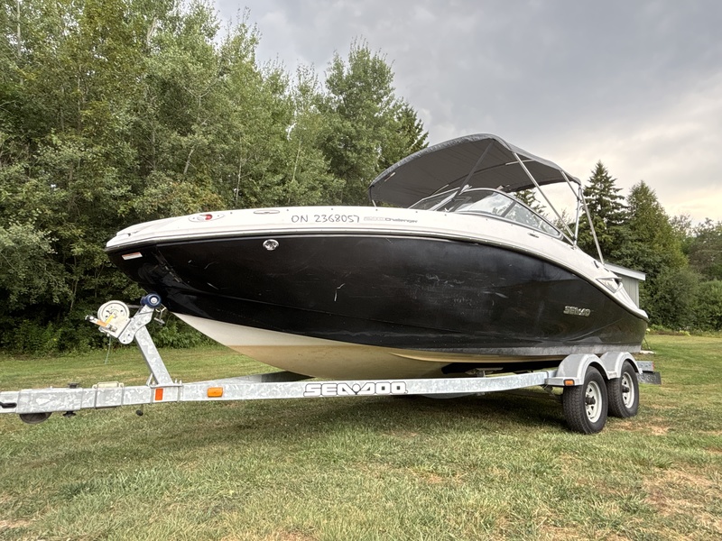 Boats  2010 SeaDoo Challenger 210 Photo