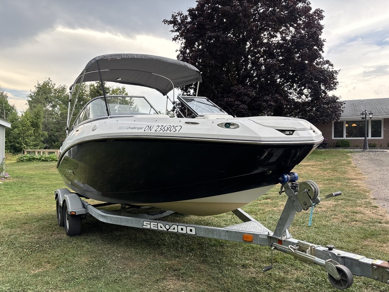 Boats  2010 SeaDoo Challenger 210 Photo