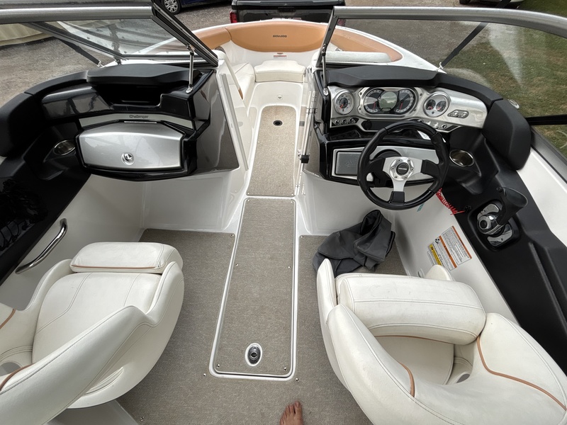 Boats  2010 SeaDoo Challenger 210 Photo