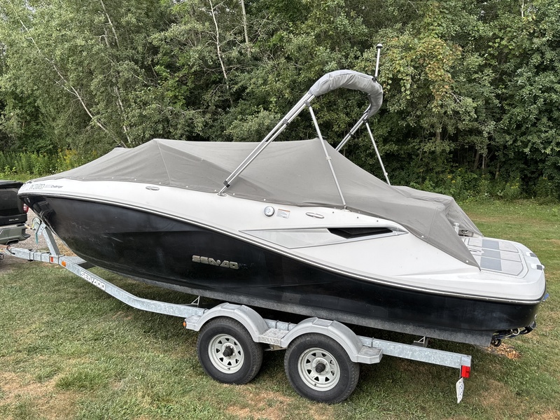 Boats  2010 SeaDoo Challenger 210 Photo