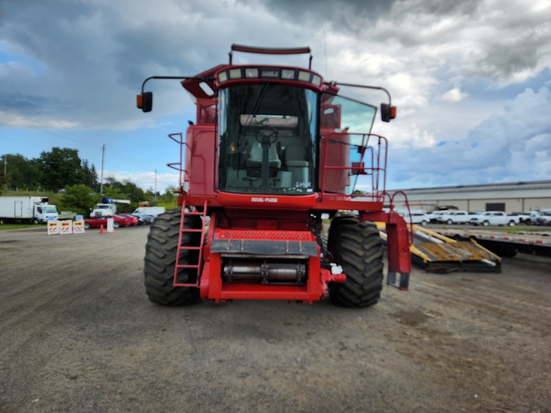 Combines & Harvesting Equipment  Case IH 2388 Combine   Photo