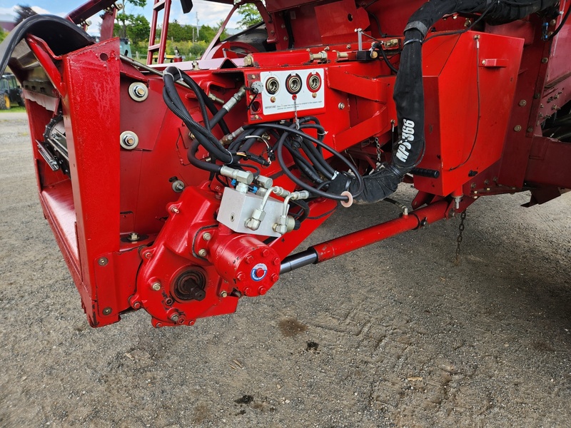 Combines & Harvesting Equipment  Case IH 2388 Combine   Photo
