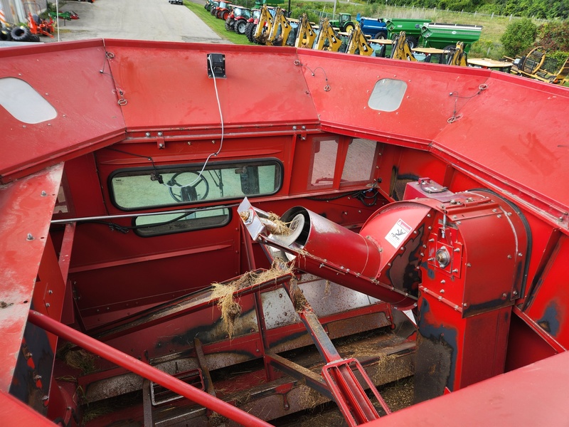 Combines & Harvesting Equipment  Case IH 2388 Combine   Photo