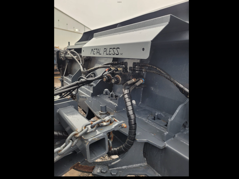 Metal Pless Agrimaxx 12-18-42 LE Snow Wing plow 