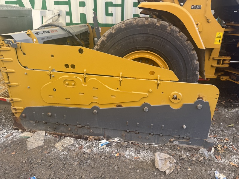 Metal Pless MAXXPRO 10-26 LE Snow Plow for sale 