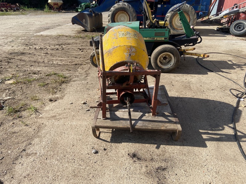 Construction  Teagle Cement Mixer Photo