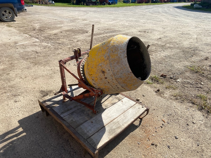 Construction  Teagle Cement Mixer Photo