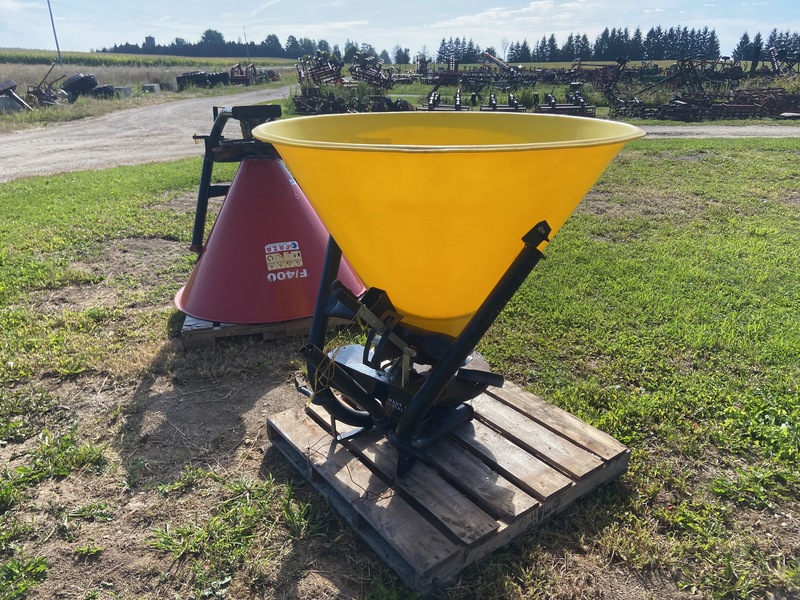 Chemical/Fertilizer Application  Faza Fertilizer Spreader - 3PT Photo