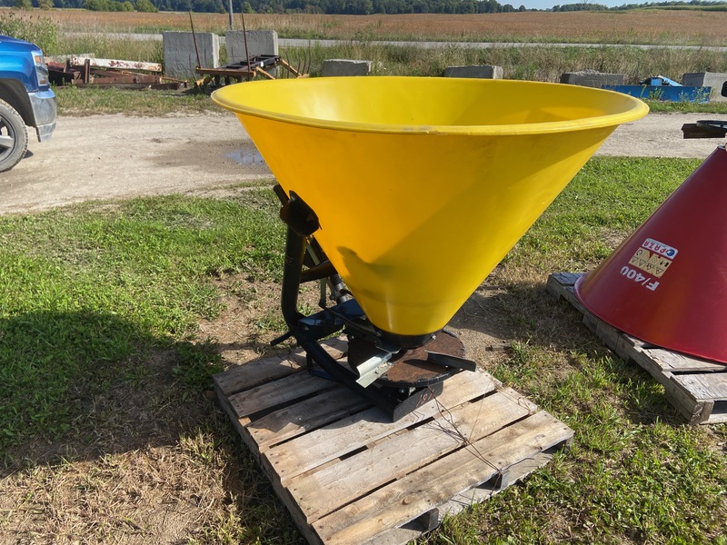 Chemical/Fertilizer Application  Faza Fertilizer Spreader - 3PT Photo