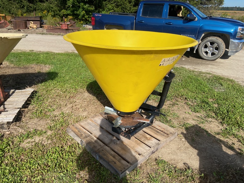 Chemical/Fertilizer Application  Faza Fertilizer Spreader - 3PT Photo