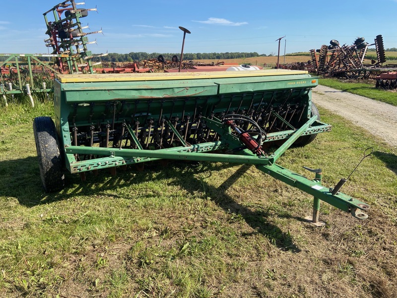 John Deere Grass Fertilizer - Model 8350