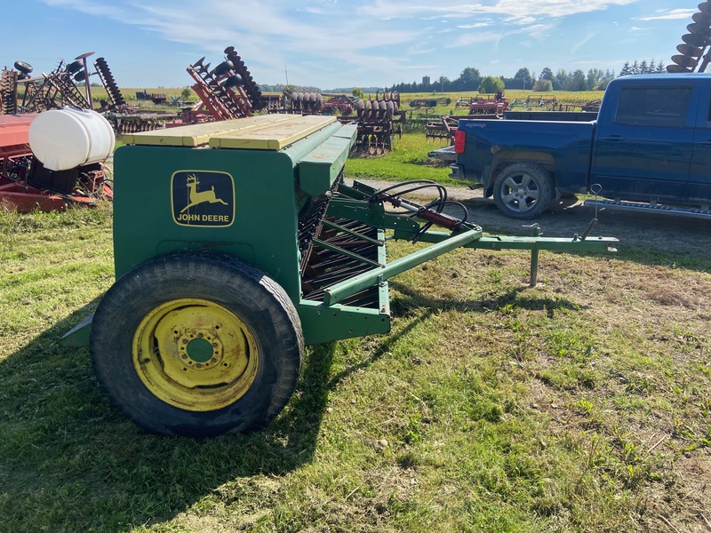 Chemical/Fertilizer Application  John Deere Grass Fertilizer - Model 8350 Photo