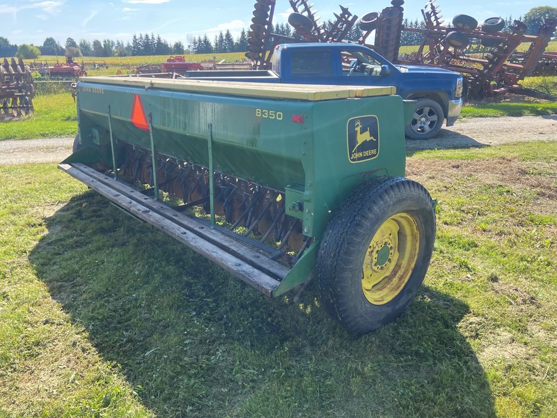 Chemical/Fertilizer Application  John Deere Grass Fertilizer - Model 8350 Photo