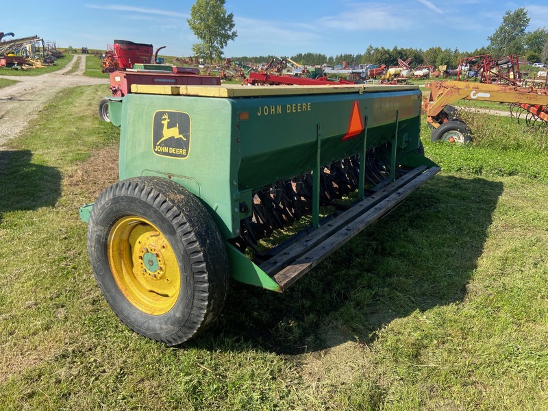 Chemical/Fertilizer Application  John Deere Grass Fertilizer - Model 8350 Photo