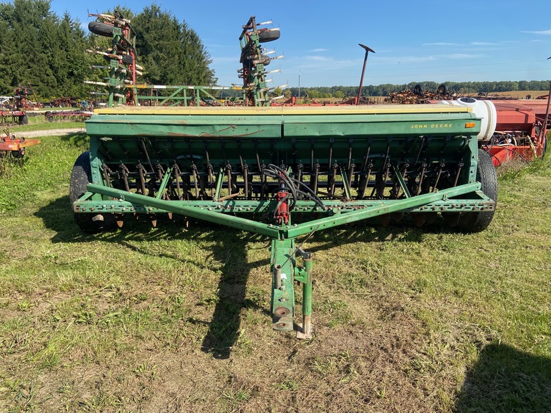 Chemical/Fertilizer Application  John Deere Grass Fertilizer - Model 8350 Photo