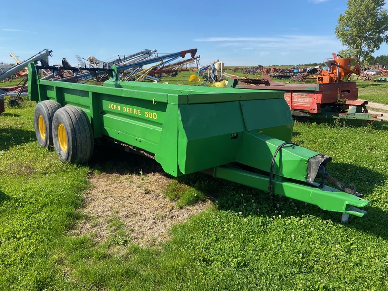 John Deere Manure Spreader - Model 680