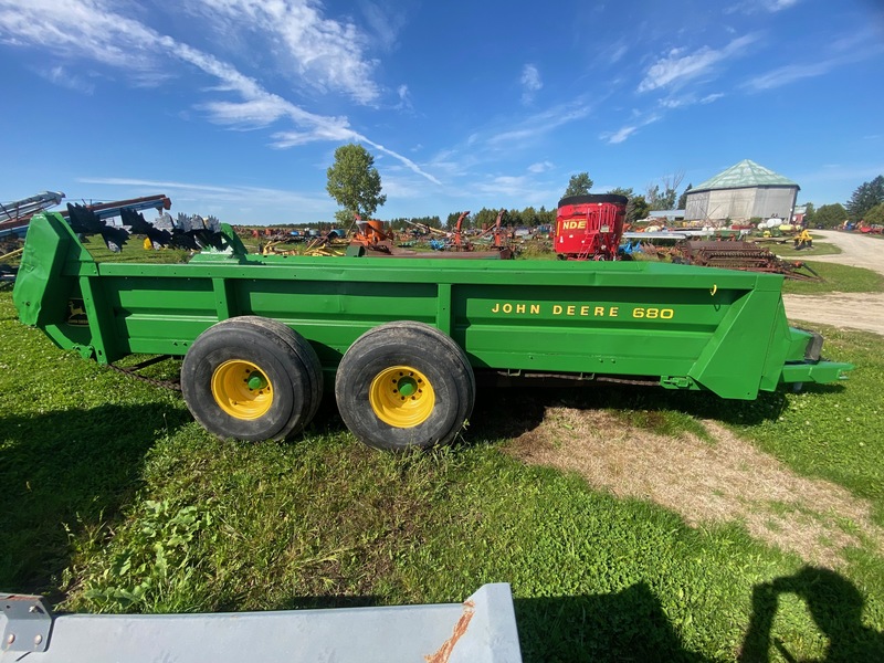 Manure Equipment  John Deere Manure Spreader - Model 680 Photo
