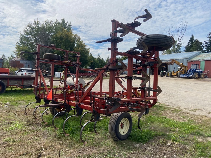 Tillage - Cultivators  Morris Challenger Cultivator - 25FT Photo