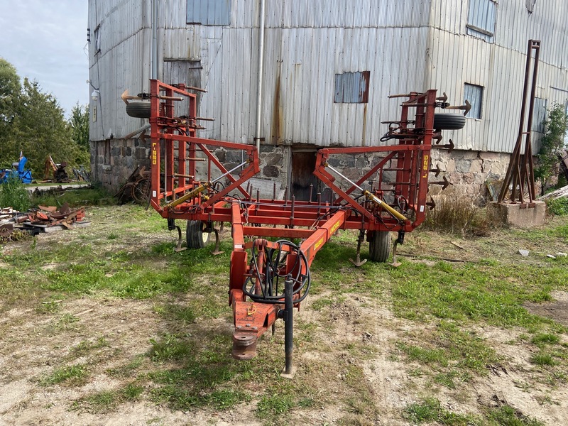 Tillage - Cultivators  Morris Challenger Cultivator - 25FT Photo