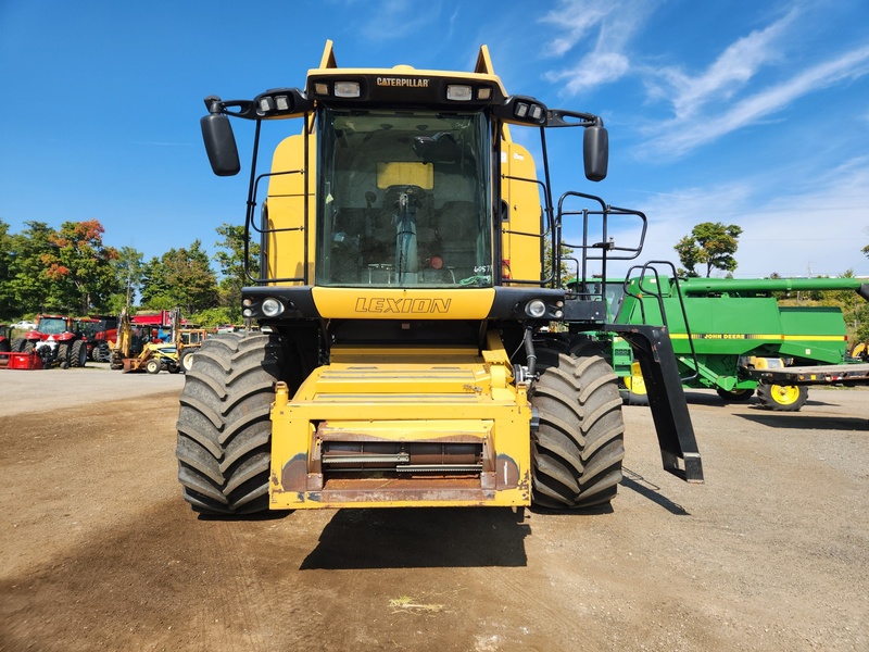 Combines & Harvesting Equipment  Caterpillar Lexion 560R Combine  Photo