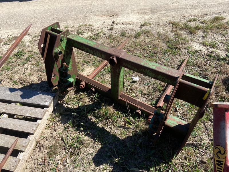 Attachments  John Deere 2 Prong Spear Photo