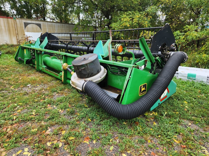 Combines & Harvesting Equipment  John Deere 922 Flex with Air Reel Photo