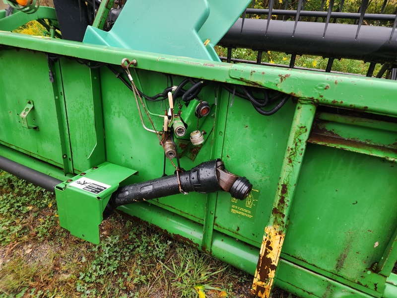 Combines & Harvesting Equipment  John Deere 922 Flex with Air Reel Photo