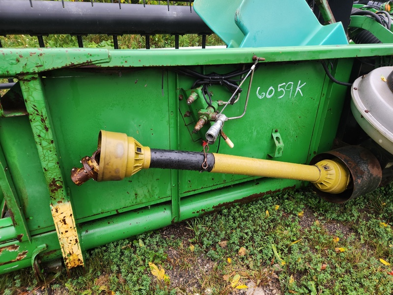 Combines & Harvesting Equipment  John Deere 922 Flex with Air Reel Photo