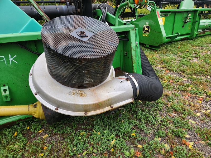 Combines & Harvesting Equipment  John Deere 922 Flex with Air Reel Photo