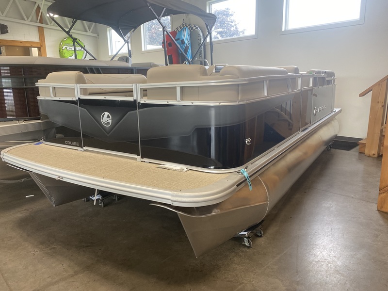 Boats  2023 LEGEND Q-SERIES LE 19 CRUISE - HULL ONLY! Photo