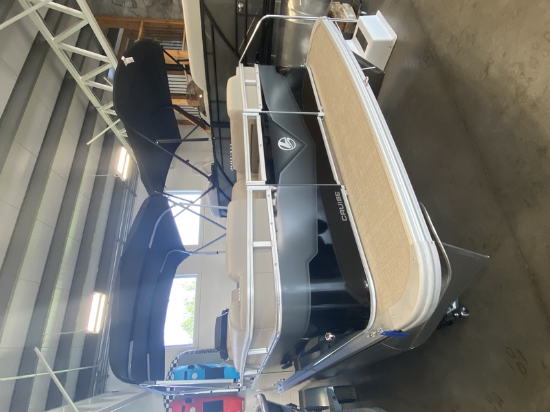Boats  2023 LEGEND Q-SERIES LE 19 CRUISE - HULL ONLY! Photo