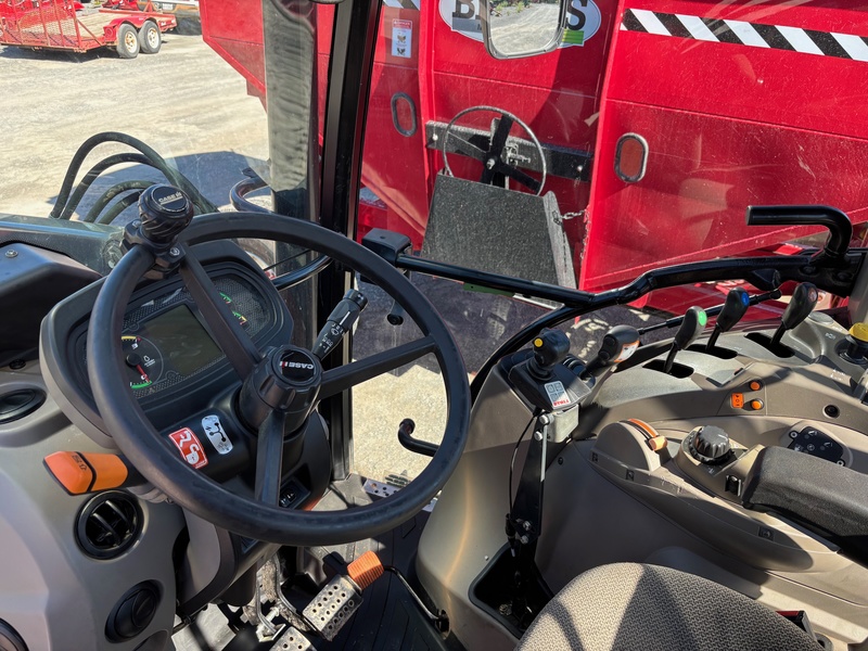 Tractors  Case IH Farmall 115U Tractor & Loader Photo