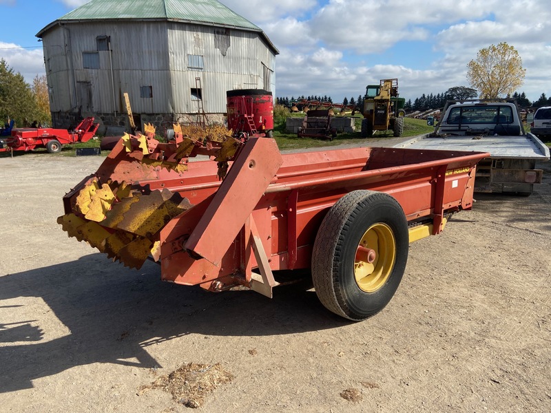 Manure Equipment  NH 518 Manure Spreader Photo