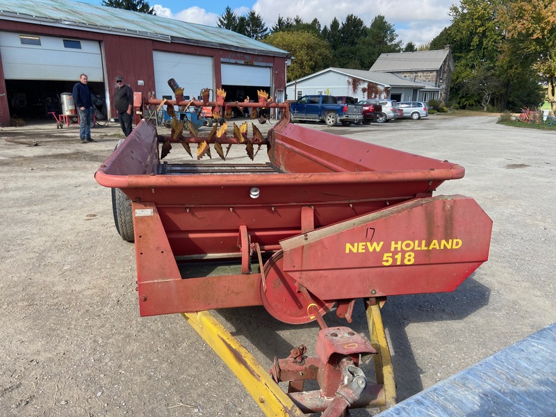 Manure Equipment  NH 518 Manure Spreader Photo