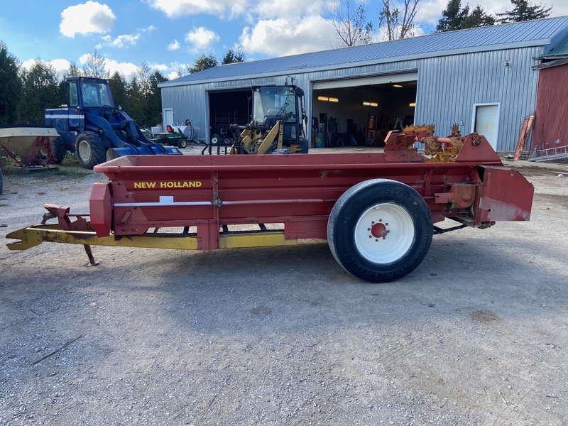 Manure Equipment  NH 518 Manure Spreader Photo