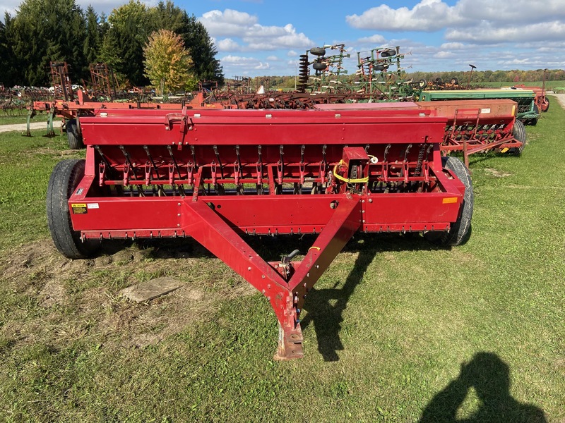 Chemical/Fertilizer Application  IH 5100 Seed Drill Photo