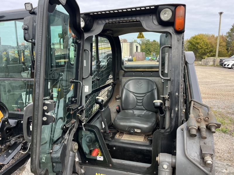 New Holland L225 Skid Steer Loader 