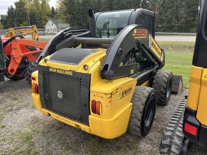 New Holland L225 Skid Steer Loader 