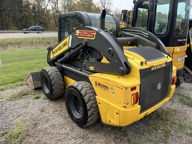 New Holland L225 Skid Steer Loader 