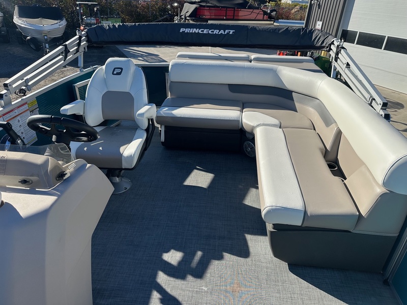 Princecraft Boats  2024 Princecraft Vectra 19L DEMO Pontoon Boat Photo