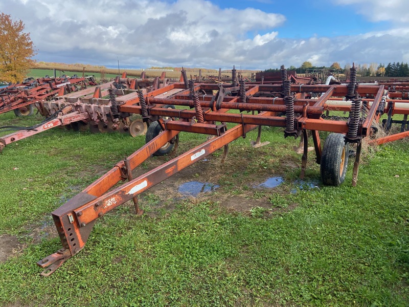 Tillage - Plows  Allis-Chalmers 1600 Chisel Plow Photo